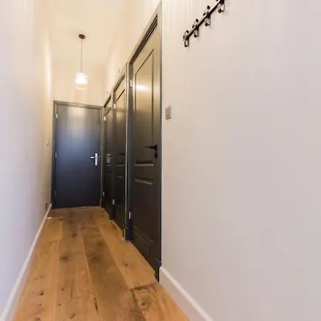 Shiraz Apartment *